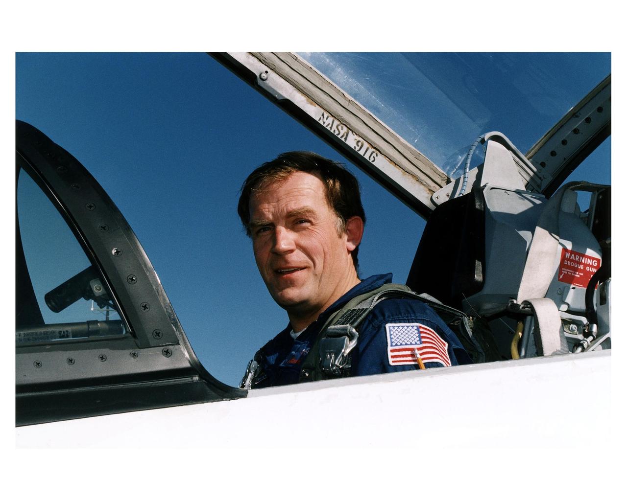 STS-82 crew arrival for Terminal Countdown Demonstration Test (TCDT