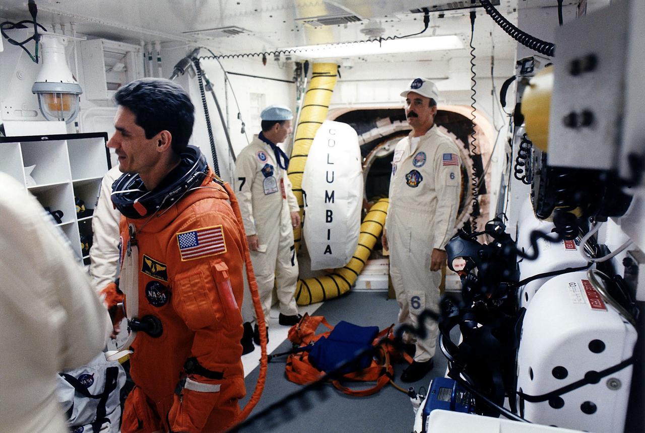 KENNEDY SPACE CENTER, FLA. - STS-83 Payload Specialist Gregory T. Linteris chats with White Room closeout crew members as he prepares to enter the Space Shuttle Columbia at Launch Pad 39A. Closeout crew workers Max Kandler (second from right) and Bob Saulnier wait to assist Linteris with his ascent/reentry suit.