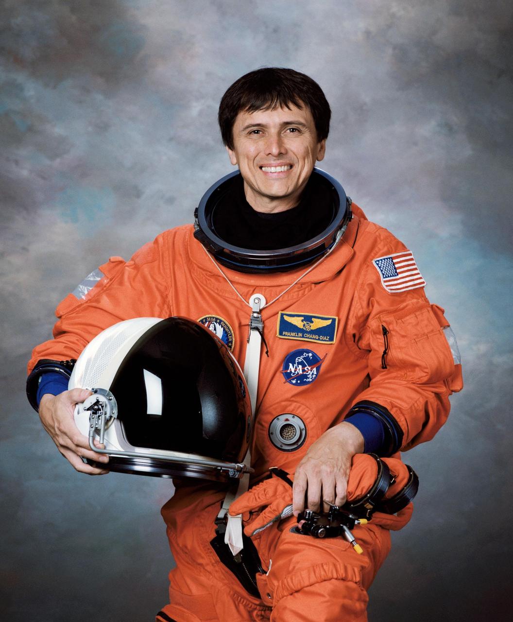 JOHNSON SPACE CENTER, HOUSTON, TX -- (JSC 597-06573) --Official Portrait of astronaut Franklin R. Chang-Diaz, STS-111 mission specialist