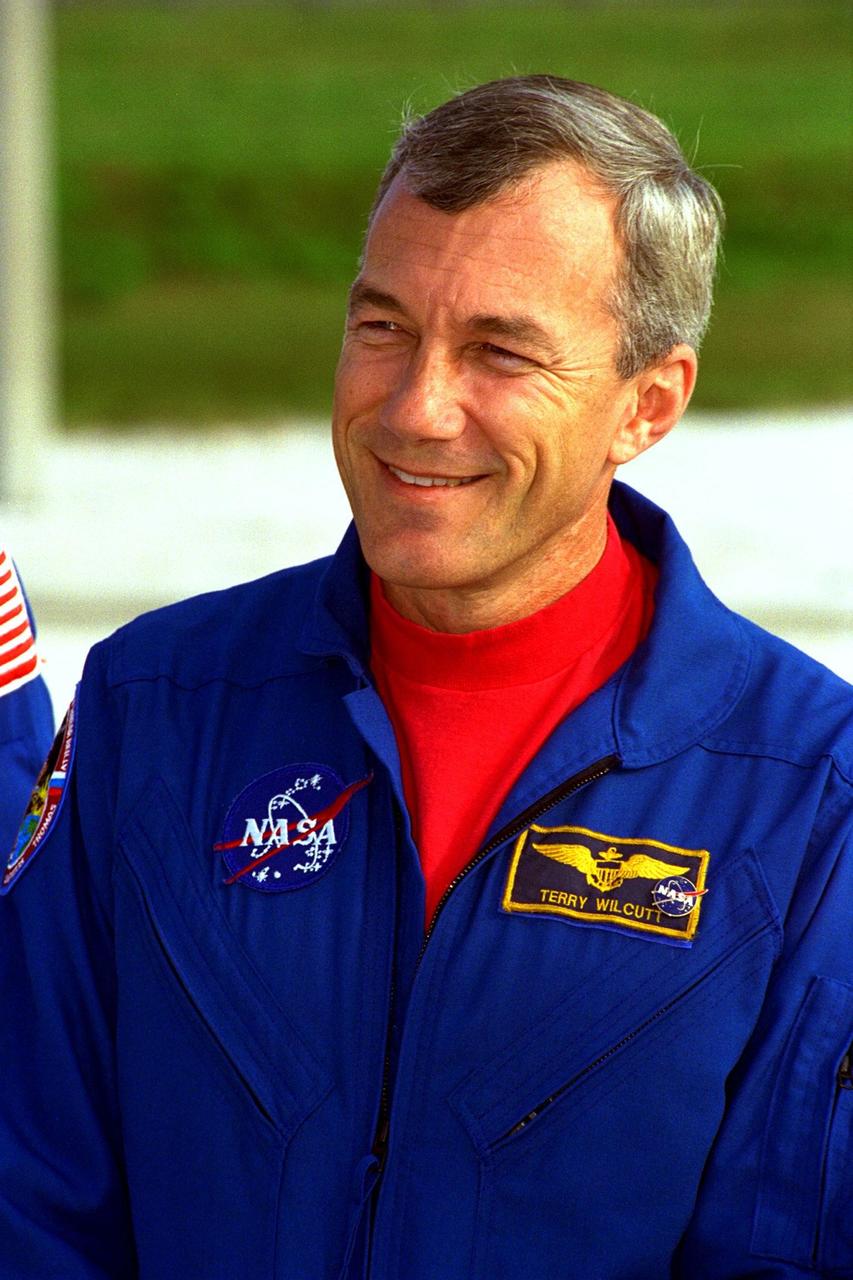 KENNEDY SPACE CENTER,  Fla. -- STS-89 Commander Terrence Wilcutt participates in a question and answer session for the media during Terminal Countdown Demonstration Test (TCDT) activities at KSC. The seven astronauts assigned to the eighth Shuttle-Mir docking flight are at KSC for this dress rehearsal for launch, which includes emergency egress training at the launch pad and culminates with a simulated countdown. The Space Shuttle Endeavour is undergoing preparations for liftoff, scheduled for Jan. 22. STS-89 Mission Specialist Andrew Thomas, Ph.D, will transfer to the Russian Space Station Mir, and succeed David Wolf, M.D., who will return to Earth aboard Endeavour. Dr. Thomas will live and work on Mir until June
