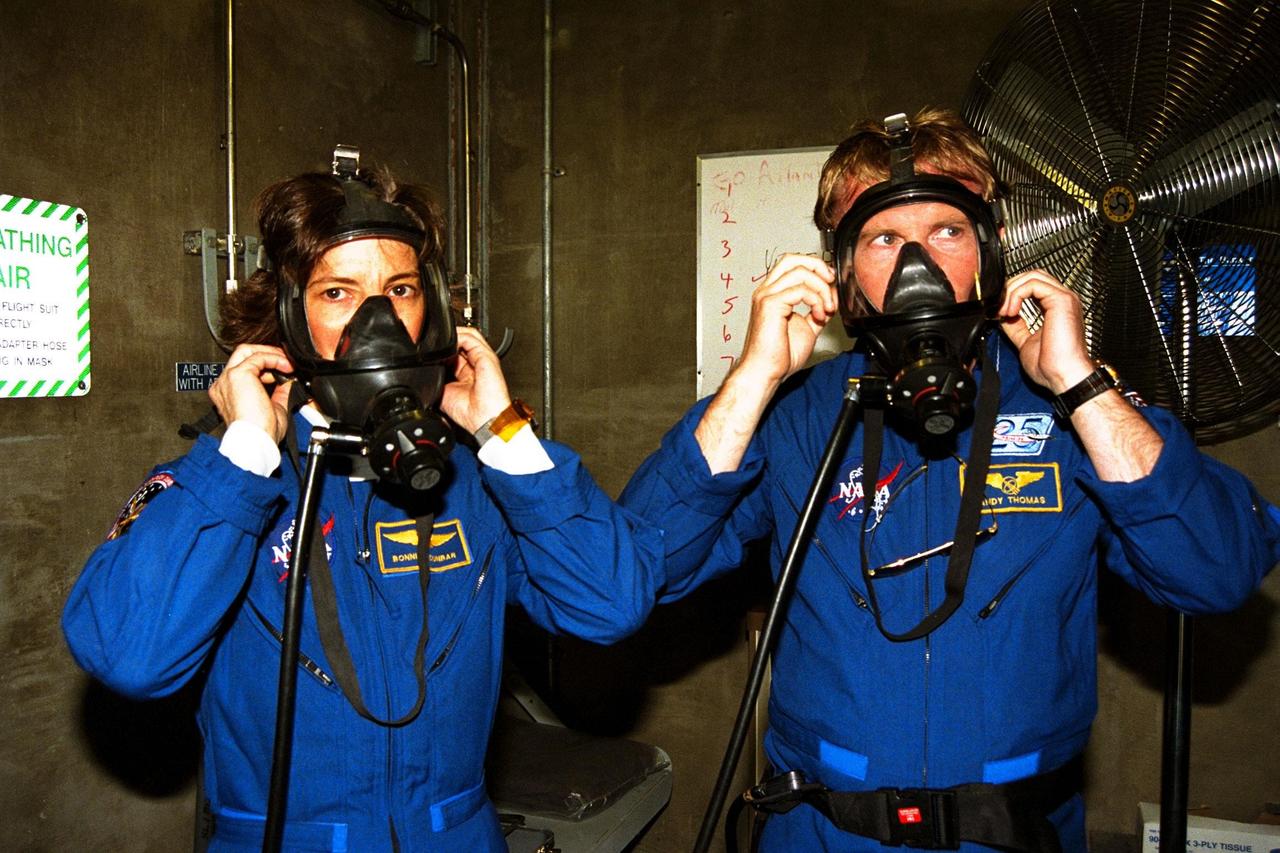 KENNEDY SPACE CENTER,  Fla. -- STS-89 Mission Specialists Bonnie Dunbar, Ph.D., and Andrew Thomas, Ph.D., check out oxygen masks in the bunker at KSC’s Launch Pad 39A. The seven astronauts assigned to the eighth Shuttle-Mir docking flight are completing Terminal Countdown Demonstration Test (TCDT) activities. A dress rehearsal for launch, the TCDT includes emergency egress training at the launch pad and culminates with a simulated countdown. Dr. Thomas will transfer to the Russian Space Station Mir and succeed David Wolf, M.D., who will return to Earth aboard Endeavour. The Space Shuttle Endeavour is undergoing preparations for liftoff, scheduled for Jan. 22. Dr. Thomas will live and work on Mir until June
