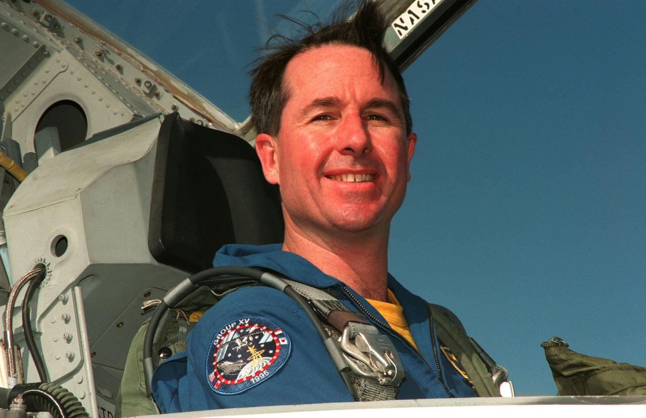 STS-95 Mission Specialist Stephen K. Robinson, arrives at Kennedy Space Center's Shuttle Landing Facility aboard a T-38 jet as part of final preparations for launch. The STS-95 mission, targeted for liftoff at 2 p.m. on Oct. 29, includes research payloads such as the Spartan solar-observing deployable spacecraft, the Hubble Space Telescope Orbital Systems Test Platform, the International Extreme Ultraviolet Hitchhiker, as well as the SPACEHAB single module with experiments on space flight and the aging process. The mission is expected to last 8 days, 21 hours and 49 minutes, and return to KSC on Nov. 7. The other STS-95 crew members are Mission Commander Curtis L. Brown Jr., Pilot Steven W. Lindsey, Mission Specialist Scott E. Parazynski, Payload Specialist John H. Glenn Jr., senator from Ohio, Mission Specialist Pedro Duque, with the European Space Agency (ESA), and Payload Specialist Chiaki Mukai, with the National Space Development Agency of Japan (NASDA)