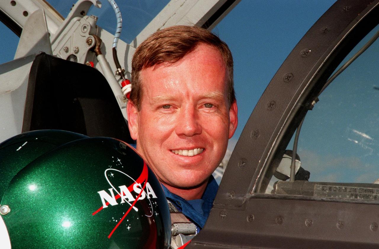 STS-95 Pilot Steven W. Lindsey, arrives at Kennedy Space Center's Shuttle Landing Facility aboard a T-38 jet as part of final preparations for launch. The STS-95 mission, targeted for liftoff at 2 p.m. on Oct. 29, includes research payloads such as the Spartan solar-observing deployable spacecraft, the Hubble Space Telescope Orbital Systems Test Platform, the International Extreme Ultraviolet Hitchhiker, as well as the SPACEHAB single module with experiments on space flight and the aging process. The mission is expected to last 8 days, 21 hours and 49 minutes, and return to KSC on Nov. 7. The other STS-95 crew members are Mission Commander Curtis L. Brown Jr., Mission Specialist Scott E. Parazynski, Mission Specialist Stephen K. Robinson, Payload Specialist John H. Glenn Jr., senator from Ohio, Mission Specialist Pedro Duque, with the European Space Agency (ESA), and Payload Specialist Chiaki Mukai, with the National Space Development Agency of Japan (NASDA)