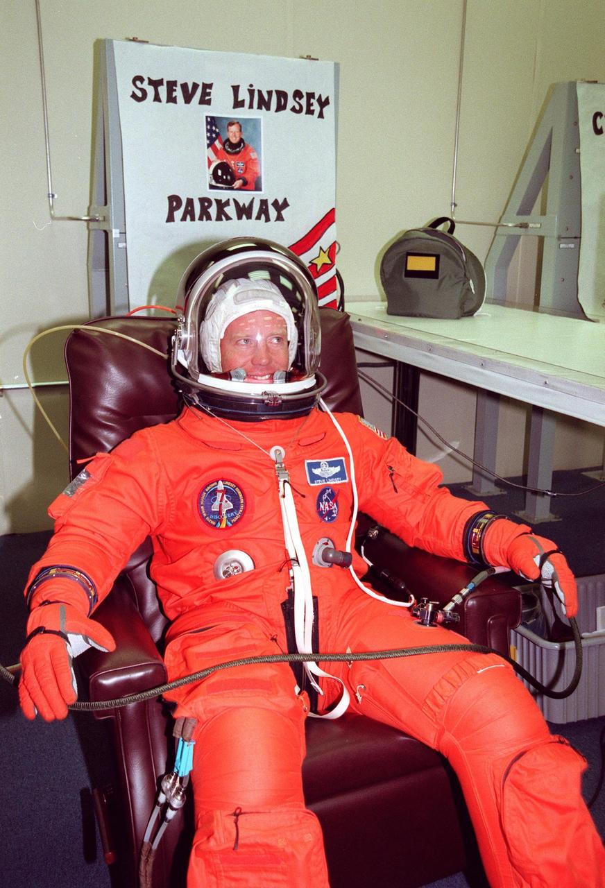 STS-95 Pilot Steven W. Lindsey tests his flight suit in the Operations and Checkout Building. The final fitting takes place prior to the crew walkout and transport to Launch Pad 39B. Targeted for launch at 2 p.m. EST on Oct. 29, the mission is expected to last 8 days, 21 hours and 49 minutes, and return to KSC at 11:49 a.m. EST on Nov. 7. The STS-95 mission includes research payloads such as the Spartan solar-observing deployable spacecraft, the Hubble Space Telescope Orbital Systems Test Platform, the International Extreme Ultraviolet Hitchhiker, as well as the SPACEHAB single module with experiments on space flight and the aging process