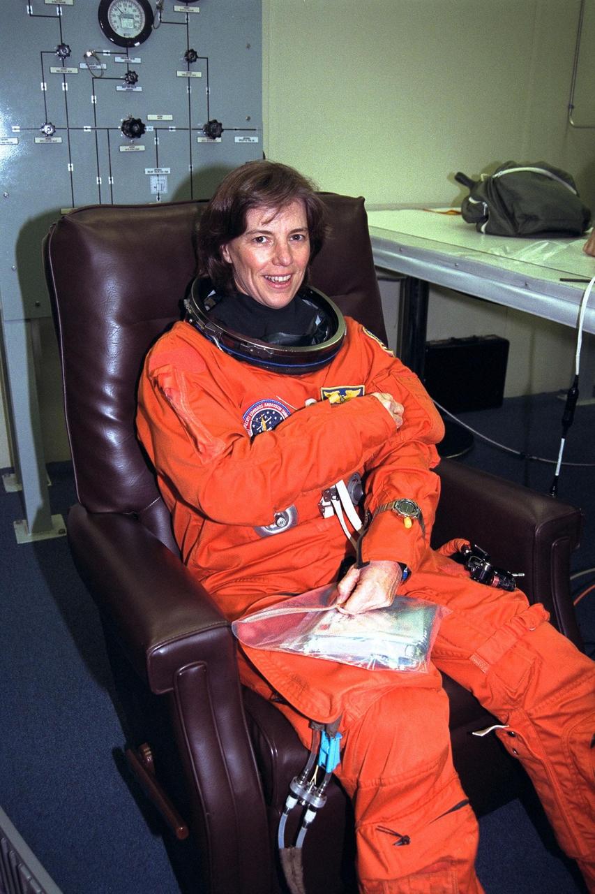 STS-89 Mission Specialist Bonnie Dunbar, Ph.D., smiles as she completes the donning of her launch/entry suit in the Operations and Checkout (O&C) Building. Dr. Dunbar completed her doctorate at the University of Houston in Texas. Her multi-disciplinary dissertation (materials science and physiology) involved evaluating the effects of simulated space flight on bone strength and fracture toughness. She and six fellow crew members will shortly depart the O&C and head for Launch Pad 39A, where the Space Shuttle Endeavour will lift off during a launch window that opens at 9:43 p.m. EST, Jan. 22. STS-89 is the eighth of nine planned missions to dock the Space Shuttle with Russia's Mir space station