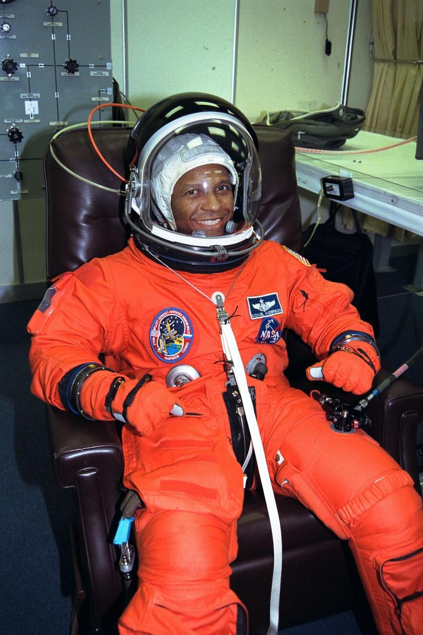 STS-89 Mission Specialist Michael Anderson smiles as he completes the donning of his launch/entry suit in the Operations and Checkout (O&C) Building. A major in the U.S. Air Force, Anderson has a master of science degree in physics from Creighton University. He and six fellow crew members will soon depart the O&C and head for Launch Pad 39A, where the Space Shuttle Endeavour will lift off during a launch window that opens at 9:43 p.m. EST, Jan. 22. STS-89 is the eighth of nine planned missions to dock the Space Shuttle with Russia's Mir space station