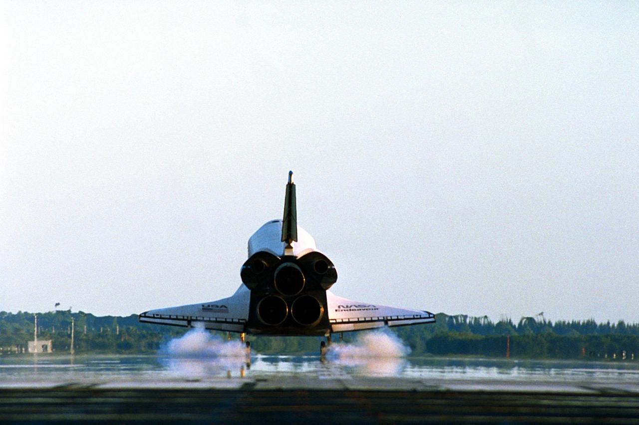 KENNEDY SPACE CENTER, Fla. -- The Space Shuttle orbiter Endeavour touches down on Runway 15 of the KSC Shuttle Landing Facility (SLF) to complete the nearly nine-day STS-89 mission. Main gear touchdown was at 5:35:09 p.m. EST on Jan. 31, 1998. The wheels stopped at 5:36:19 EST, completing a total mission time of eight days, 19 hours, 48 minutes and four seconds. The 89th Space Shuttle mission was the 42nd (and 13th consecutive) landing of the orbiter at KSC, and STS-89 was the eighth of nine planned dockings of the Space Shuttle with the Russian Space Station Mir. STS-89 Mission Specialist Andrew Thomas, Ph.D., succeeded NASA astronaut and Mir 24 crew member David Wolf, M.D., who was on the Russian space station since late September 1997. Dr. Wolf returned to Earth on Endeavour with the remainder of the STS-89 crew, including Commander Terrence Wilcutt; Pilot Joe Edwards Jr.; and Mission Specialists James Reilly, Ph.D.; Michael Anderson; Bonnie Dunbar, Ph.D.; and Salizhan Sharipov with the Russian Space Agency. Dr. Thomas is scheduled to remain on Mir until the STS-91 Shuttle mission returns in June 1998. In addition to the docking and crew exchange, STS-89 included the transfer of science, logistical equipment and supplies between the two orbiting spacecrafts