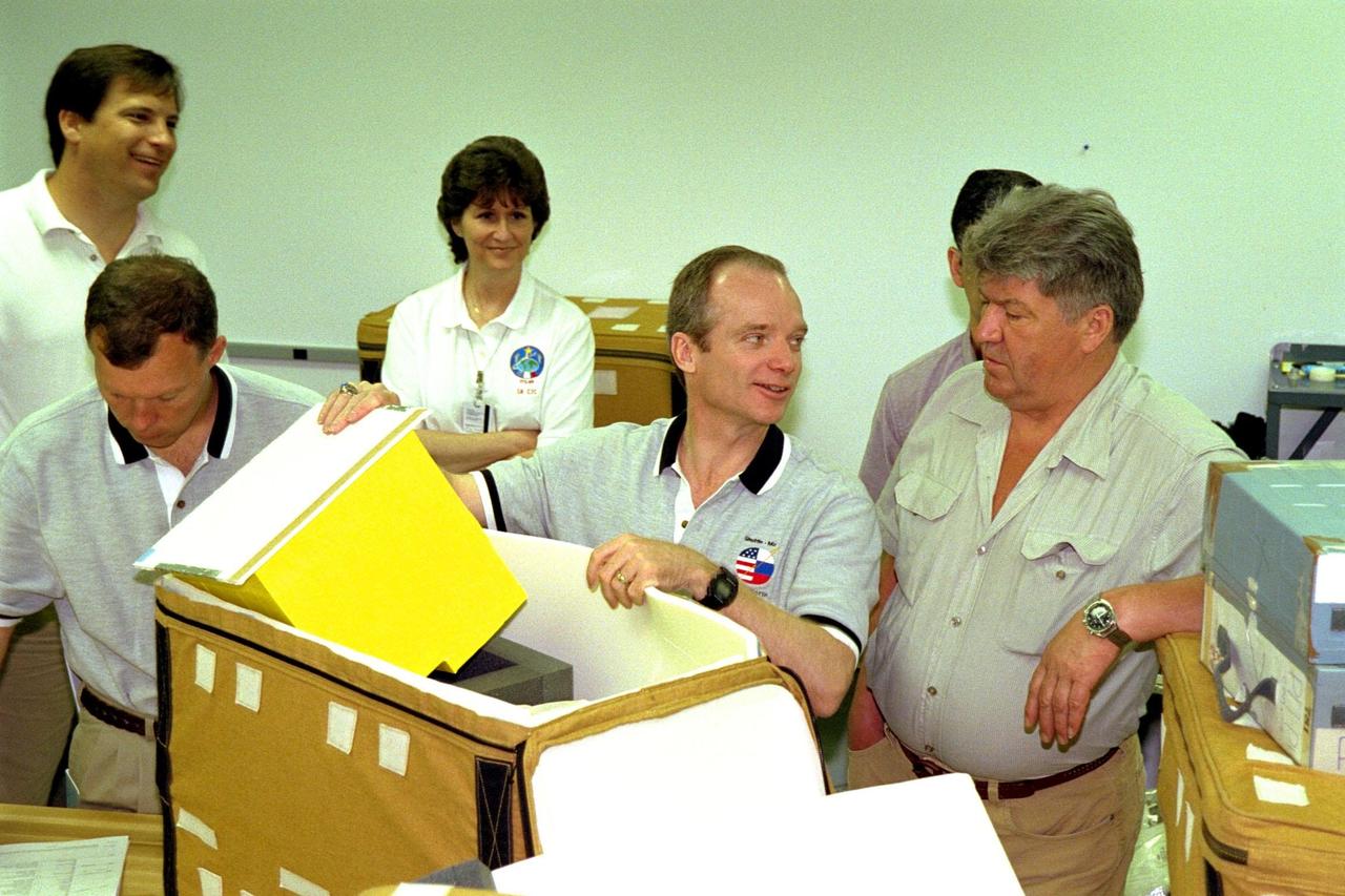 KENNEDY SPACE CENTER, FLA. -- The STS-91 crew participate in the Crew Equipment Interface Test (CEIT) for their upcoming Space Shuttle mission at the SPACEHAB Payload Processing Facility in Cape Canaveral. The CEIT gives astronauts an opportunity to get a hands-on look at the payloads with which they will be working on-orbit. STS-91 will be the ninth and final scheduled Mir docking and will include a single module of SPACEHAB, used mainly as a large pressurized cargo container for science, logistical equipment and supplies to be exchanged between the orbiter Discovery and the Russian Space Station Mir. The nearly 10-day flight of STS-91 also is scheduled to include the return of the last astronaut to live and work aboard the Russian orbiting outpost, Mission Specialist Andy Thomas, Ph.D. Liftoff of Discovery and its six-member crew is targeted for May 28, 1998, at 8:05 p.m. EDT from Launch Pad 39A. From left to right are Boeing SPACEHAB Payload Operations Senior Engineer Jim Behling, STS-91 Pilot Dominic Gorie, Boeing SPACEHAB Program Principal Engineer Lynn Ashby, STS-91 Commander Charles Precourt, and STS-91 Mission Specialist Valery Ryumin with the Russian Space Agency