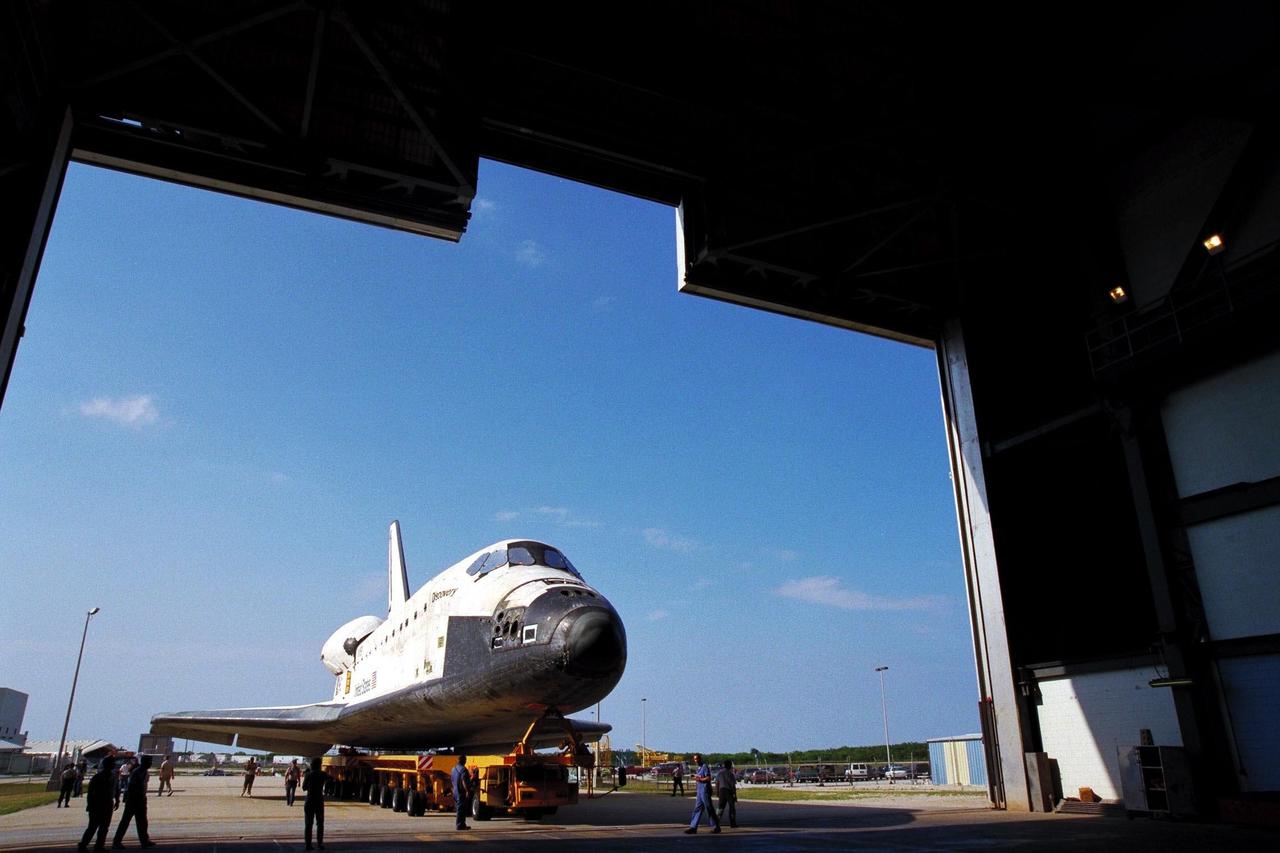 The orbiter Discovery approaches the door of KSC's Vehicle Assembly Building after leaving the Orbiter Processing Facility Bay 2. Soon, it will be hoisted upright into a vertical position to be mated with an orange external tank and two white solid rocket boosters. Once mated, the orbiter becomes the Space Shuttle Discovery, slated for launch on STS-91, the ninth and final docking mission with the Russian Space Station Mir. The six-member crew of STS-91 will dock with Mir and pick up Mission Specialist Andrew Thomas, Ph.D., who will have been on Mir about four months, to return him to Earth. STS-91 is scheduled to launch June 2 at about 6:04 p.m. EDT