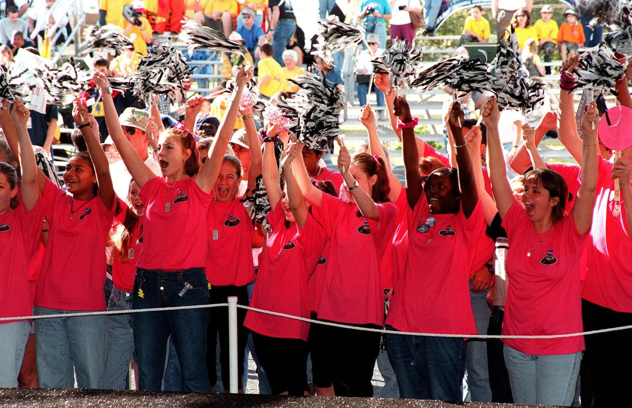 Students cheer their team during final matches at the 1999 Southeastern Regional robotic competition at the KSC Visitor Complex. Thirty schools from around the country have converged at KSC for the event that pits gladiator robots against each other in an athletic-style competition. The robots have to retrieve pillow-like disks from the floor, climb onto a platform (with flags), as well as raise the cache of pillows, maneuvered by student teams behind protective walls. KSC is hosting the event being sponsored by the nonprofit organization For Inspiration and Recognition of Science and Technology, known as FIRST. The FIRST robotics competition is designed to provide students with a hands-on, inside look at engineering and other professional careers by pairing engineers and corporations with student teams