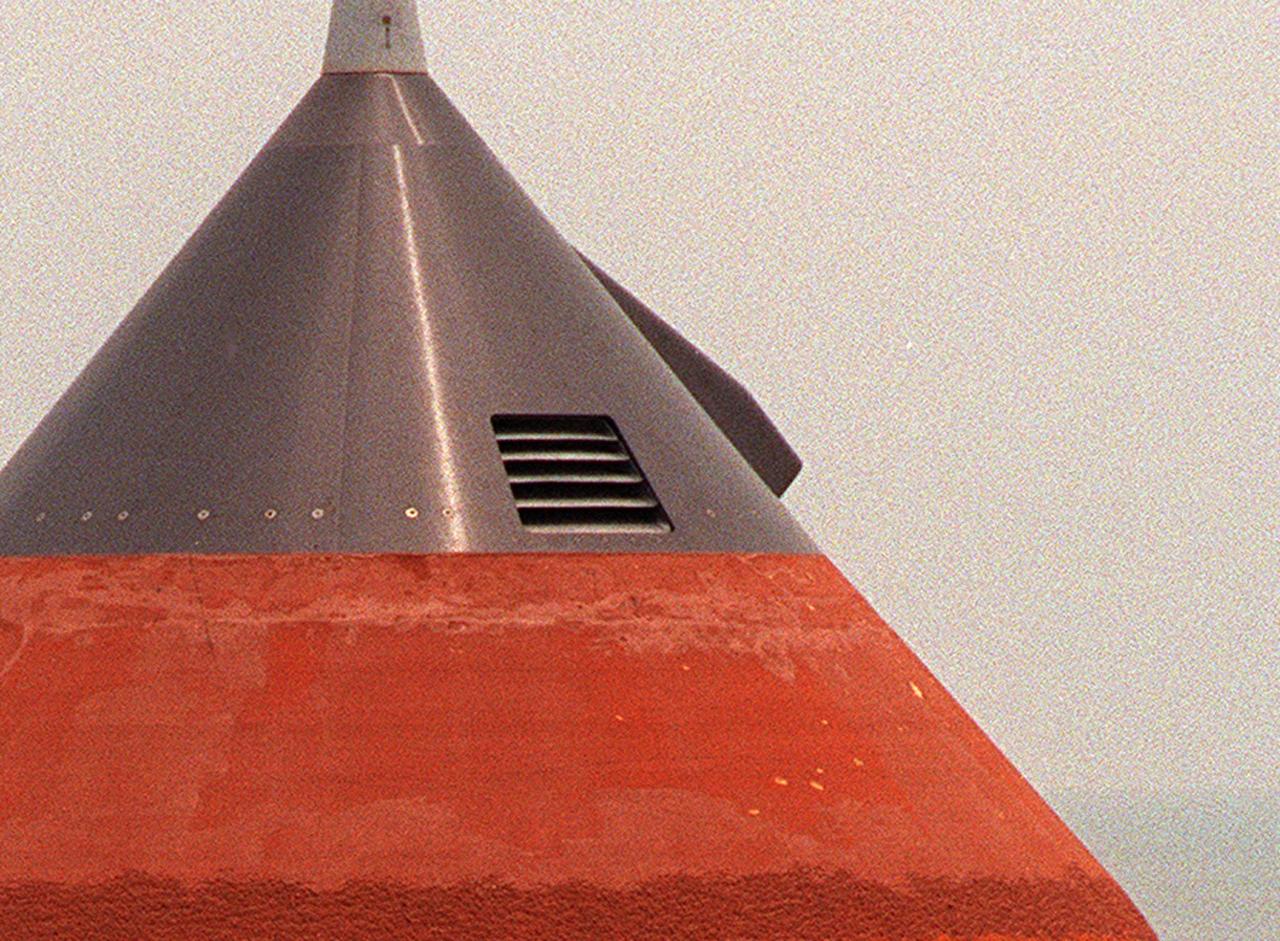 At Launch Pad 39B, the top of the external tank (ET) mated to Space Shuttle Discovery is dotted with nearly a dozen visible dings from recent hail storms. Workers are investigating the damage and potential problems for launch posed by ice forming in the holes, which may number as many as 150 over the entire tank. The average size of the dings is one-half inch in diameter and one-tenth inch deep. The external tank contains the liquid hydrogen fuel and liquid oxygen oxidizer and supplies them under pressure to the three space shuttle main engines in the orbiter during liftoff and ascent. The ET thermal protection system consists of sprayed-on foam insulation. The Shuttle Discovery is targeted for launch of mission STS-96 on May 20 at 9:32 a.m