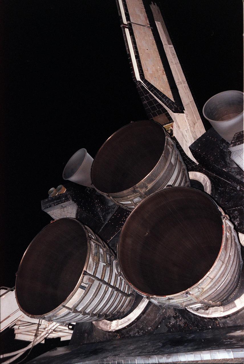 KENNEDY SPACE CENTER, FLA. -- Following the landing of Space Shuttle Columbia on July 27, this close-up view shows what appear to be three small holes in the liquid hydrogen tubes inside the nozzle on main engine No. 3. Engineers will examine the engine to determine if a possible hydrogen leak occurred during the STS-93 launch on July 23