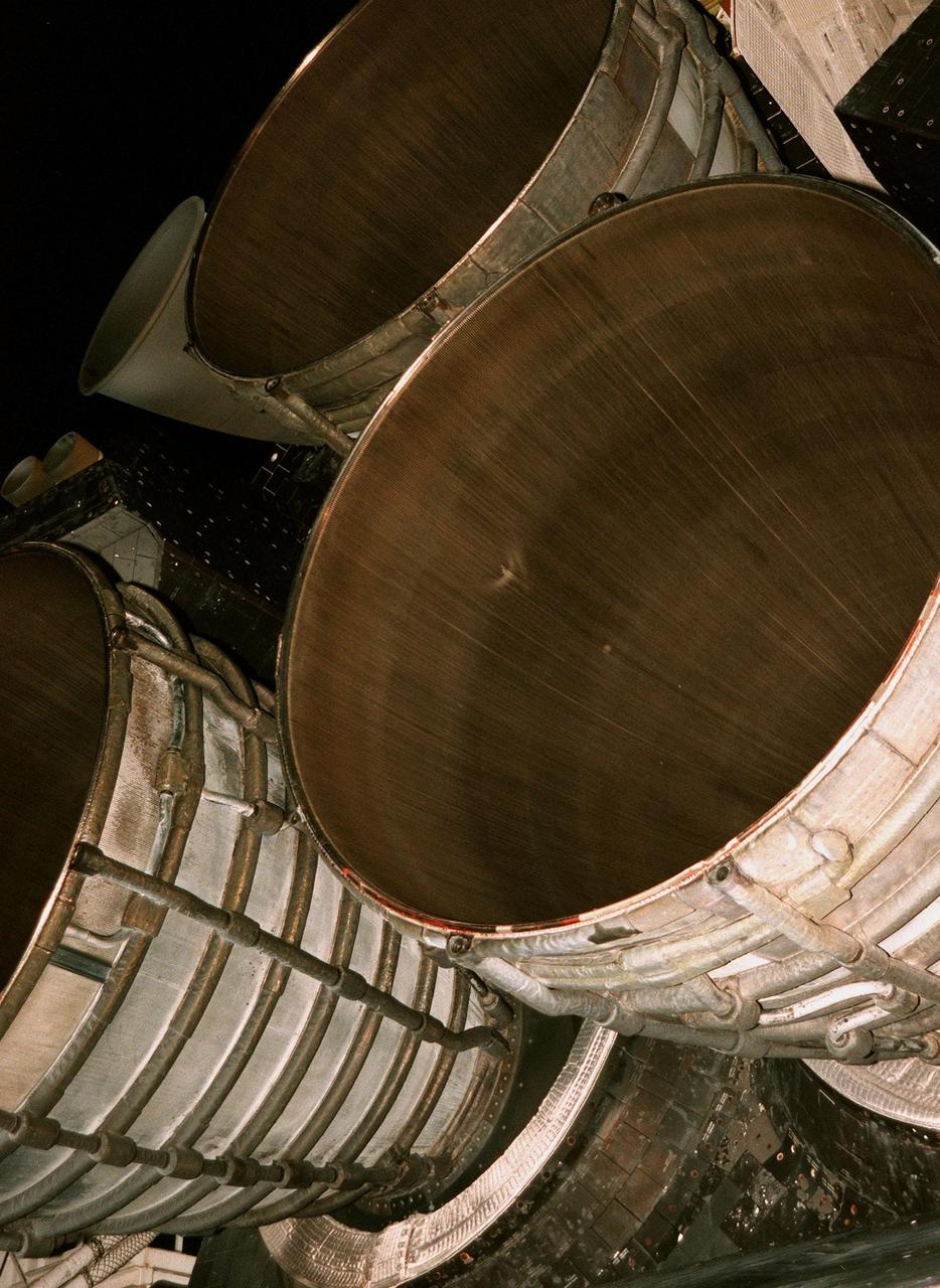 KENNEDY SPACE CENTER, FLA. -- Following the landing of Space Shuttle Columbia on July 27, this close-up view shows what appear to be three small holes in the liquid hydrogen tubes inside the nozzle on main engine No. 3. Engineers will examine the engine to determine if a possible hydrogen leak occurred during the STS-93 launch on July 23