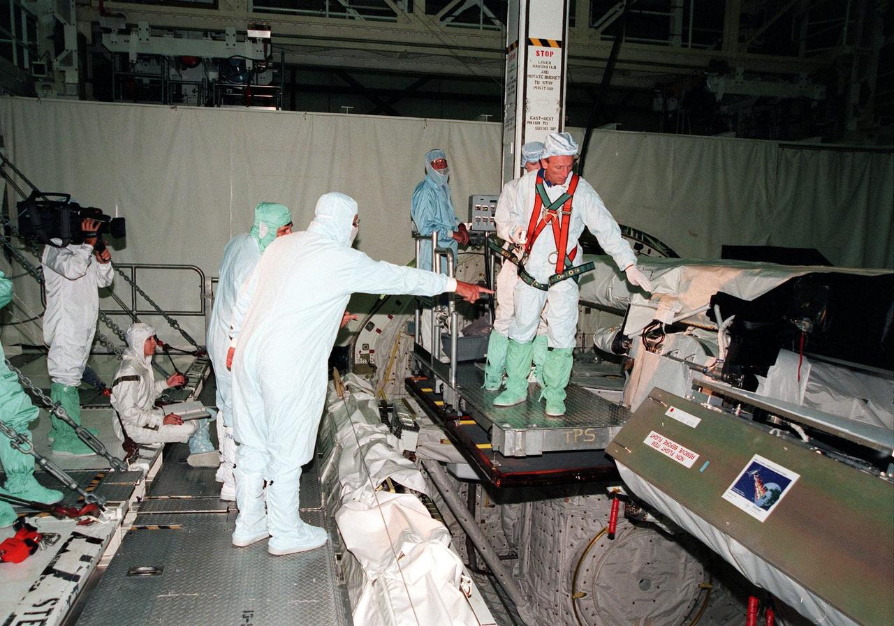 KENNEDY SPACE CENTER, FLA. -- In the Orbiter Processing Facility (OPF), the STS-99 crew take part in a Crew Equipment Interface Test (CEIT). Facing the camera and pointing is Mission Specialist Gerhard P.J. Thiele, who is with the European Space Agency. Other crew members in the OPF are Commander Kevin R. Kregel, Pilot Dominic L. Pudwill Gorie, and Mission Specialists Janet Lynn Kavandi (Ph.D.), Janice Voss (Ph.D.), and Mamoru Mohri, who is with the National Space Development Agency (NASDA) of Japan. The CEIT provides an opportunity for crew members to check equipment and facilities that will be aboard the orbiter during their mission. The STS-99 mission is the Shuttle Radar Topography Mission (SRTM), a specially modified radar system that will gather data for the most accurate and complete topographic map of the Earth's surface that has ever been assembled. SRTM will make use of radar interferometry, wherein two radar images are taken from slightly different locations. Differences between these images allow for the calculation of surface elevation, or change. The SRTM hardware will consist of one radar antenna in the shuttle payload bay and a second radar antenna attached to the end of a mast extended 60 meters (195 feet) out from the shuttle. STS-99 is scheduled to launch Sept. 16 at 8:47 a.m. from Launch Pad 39A