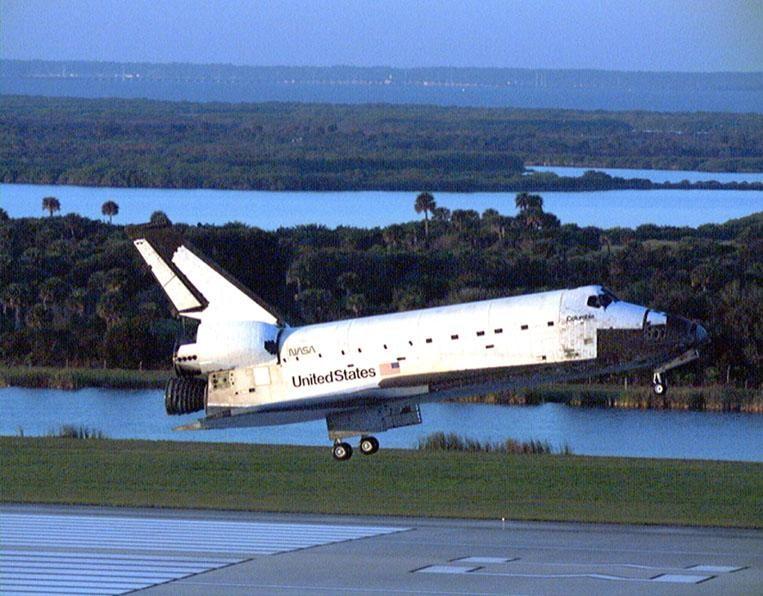 With Commander Kevin Kregel and Pilot Steven Lindsey at the controls, the orbiter Columbia glides to its touchdown on Runway 33, the numbers visible below the orbiter, at KSC’s Shuttle Landing Facility. Main gear touchdown occurred at 7:20:04 a.m. EST on Dec. 5 to complete the 15-day, 16-hour and 34-minutelong STS-87 mission of 6.5 million miles. Also onboard the orbiter are Mission Specialists Winston Scott; Kalpana Chawla, Ph.D.; and Takao Doi, Ph.D., of the National Space Development Agency of Japan; along with Payload Specialist Leonid Kadenyuk of the National Space Agency of Ukraine. During the 88th Space Shuttle mission, the crew performed experiments on the United States Microgravity Payload-4 and pollinated plants as part of the Collaborative Ukrainian Experiment. This was the 12th landing for Columbia at KSC and the 41st KSC landing in the history of the Space Shuttle program