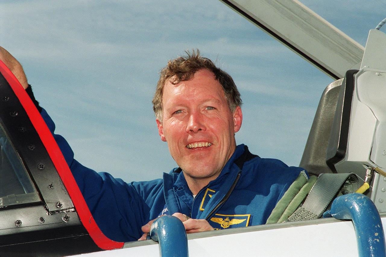 STS-99 Pilot Dominic Gorie arrives at KSC aboard a T-38 jet aircraft to prepare for launch of Endeavour Jan. 31 at 12:47 p.m. EST. Over the next few days, the crew will review mission procedures, conduct test flights in the Shuttle Training Aircraft and undergo routine preflight medical exams. STS-99 is the Shuttle Radar Topography Mission, which will chart a new course, using two antennae and a 200-foot-long section of space station-derived mast protruding from the payload bay to produce unrivaled 3-D images of the Earth's surface. The result of the Shuttle Radar Topography Mission could be close to 1 trillion measurements of the Earth's topography. Besides contributing to the production of better maps, these measurements could lead to improved water drainage modeling, more realistic flight simulators, better locations for cell phone towers, and enhanced navigation safety