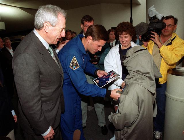 NASA image: KSC00pp0135