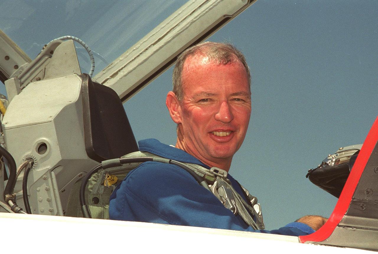 KENNEDY SPACE CENTER, FLA. -- STS-92 Commander Brian Duffy arrives at KSC’s Shuttle Landing Facility to take part in a Crew Equipment Interface Test. He and other crew members Pilot Pam Melroy and Mission Specialists Koichi Wakata, Leroy Chiao, Jeff Wisoff, Michael Lopez-Alegria and Bill McArthur will spend time at SPACEHAB becoming familiar with the payload and equipment they will use on their mission to the International Space Station. Wakata is with the Japanese space agency. The mission payload includes the Integrated Truss Structure Z1, an early exterior framework to allow the first U.S. solar arrays on a future flight to be temporarily installed on Unity for early power; Ku-band communication to support early science capability and U.S. television; and PMA-3 to provide a Shuttle docking port for solar array installation on the sixth ISS flight and Lab installation on the seventh ISS flight. STS-92 is scheduled to launch Oct. 5 from launch Pad 39A