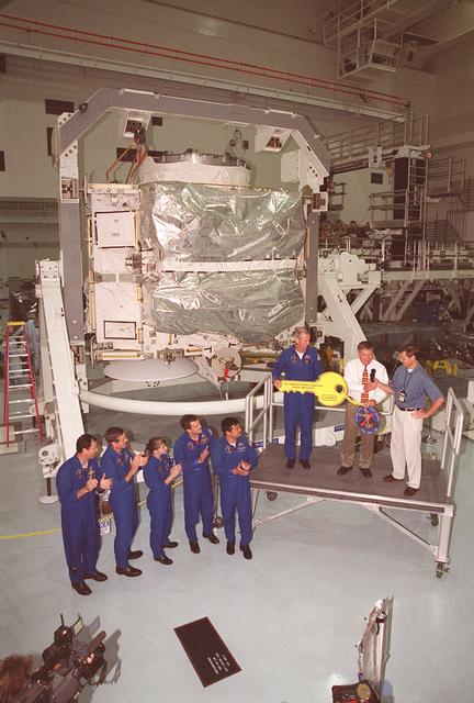 NASA image: KSC00pp1056