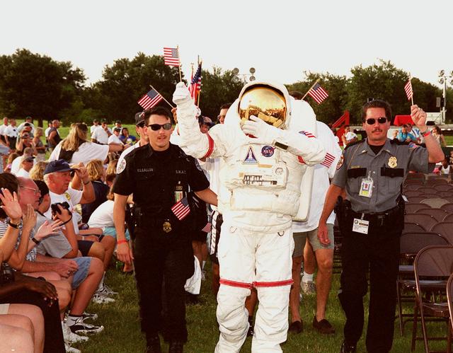 NASA image: KSC00pp1082