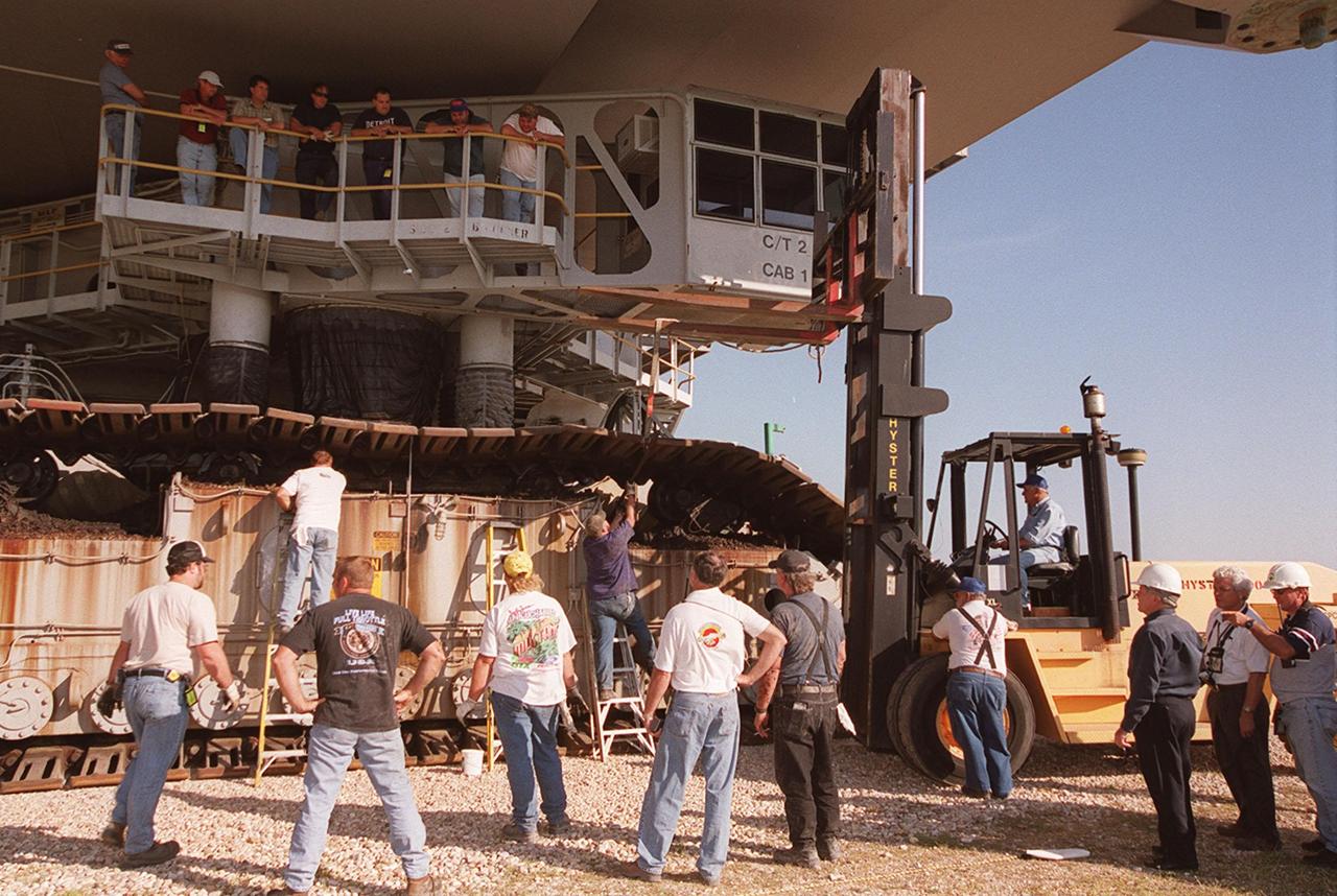 KENNEDY SPACE CENTER, FLA. -- Workers stand by while the broken cleat (shoe) on the crawler-transporter is removed. The crack was noticed as the crawler-transporter, moving Space Shuttle Endeavour to Launch Pad 39B, started up the incline to the pad. Endeavour is scheduled to be launched Nov. 30 at 10:01 p.m. EST on mission STS-97, the sixth construction flight to the International Space Station. Its payload includes the P6 Integrated Truss Structure and a photovoltaic (PV) module, with giant solar arrays that will provide power to the Station. The mission includes two spacewalks to complete the solar array connections