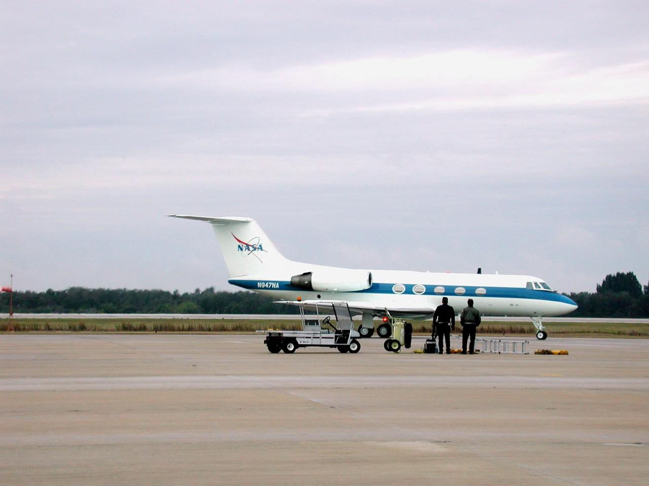 KENNEDY SPACE CENTER, FLA. -- A Shuttle Training Aircraft, piloted by STS-98 Commander Ken Cockrell, taxis into line at the KSC Shuttle Landing Facility. The cockpit of the plane is outfitted like the Shuttle, which provides practice at the controls, especially for landing. The STS-98 crew recently arrived at KSC to prepare for their launch Feb. 7 to the International Space Station. The seventh construction flight to the Space Station, it will carry the U.S. Laboratory Destiny, a key module for space experiments