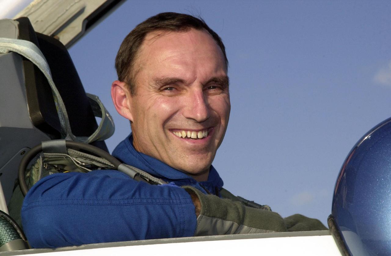 KENNEDY SPACE CENTER, Fla. - Expedition Four crew member Carl E. Walz arrives at the Shuttle Landing Facility aboard a T-38 jet. Walz will be participating in the Terminal Countdown Demonstration Test, a dress rehearsal for his upcoming launch. He will be transported to the International Space Station on mission STS-108, targeted for launch on Nov. 29 on Space Shuttle Endeavour. The Expedition Four crew will spend more than five months living and working on the permanently manned Station and return on mission STS-111 in May 2002
