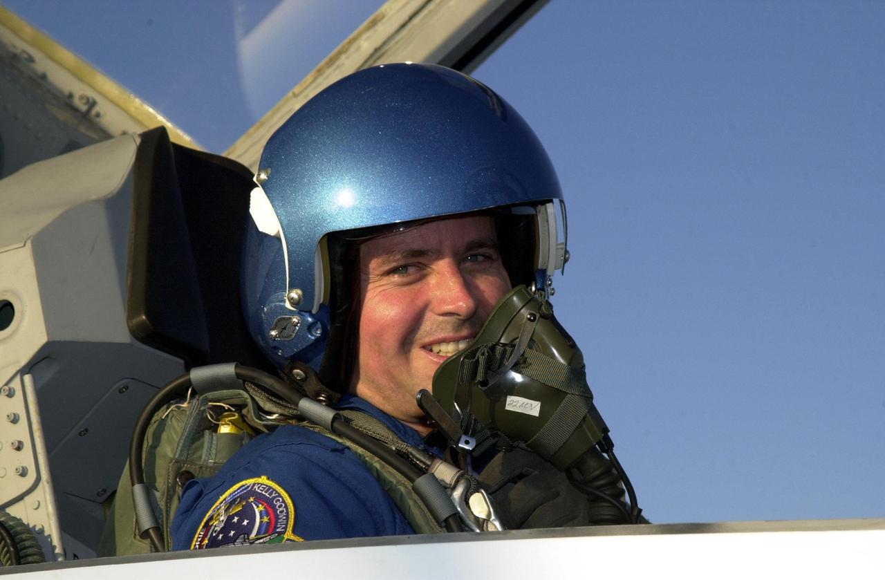 KENNEDY SPACE CENTER, Fla. - Expedition 4 crew member Daniel W. Bursch arrives at KSC in a T-38 jet trainer.  He and other crew members Commander Yuri Onufrienko and astronaut Carl E. Walz will be traveling on Space Shuttle Endeavour - mission STS-108 - to replace the Expedition 3 crew.  Top priorities for the STS-108 (UF-1) mission of Endeavour are rotation of the International Space Station Expedition Three and Expedition Four crews, bringing water, equipment and supplies to the station in the Multi-Purpose Logistics Module Raffaello, and completion of spacewalk and robotics tasks.  The mission crew comprises Commander Dominic L. Gorie, Pilot Mark E. Kelly and Mission Specialists Linda A. Godwin and Daniel M. Tani. Liftoff is scheduled for 7:41 p.m. EST