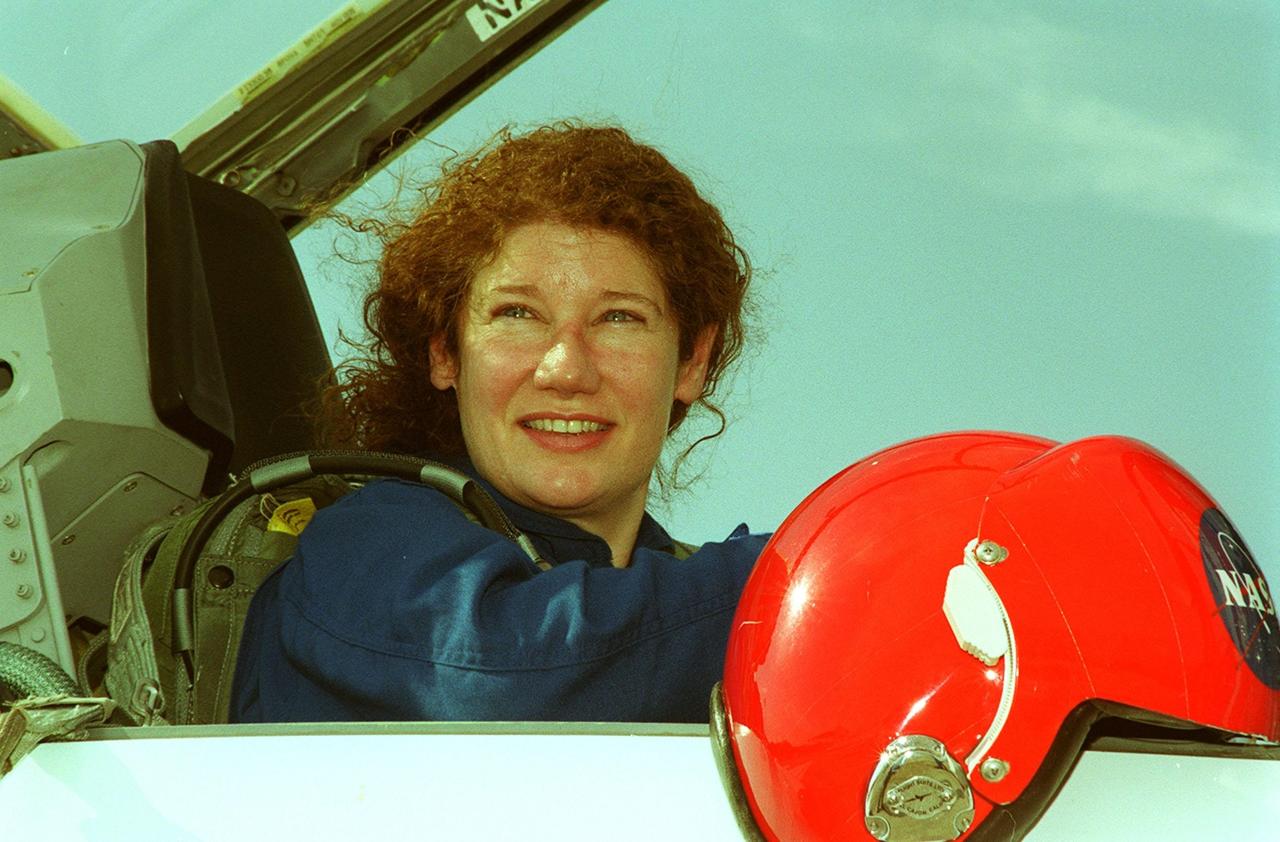 Astronaut Susan Helms arrives at the KSC Shuttle Landing Facility. Helms is flying on mission STS-102, launching March 8, as part of the Expedition Two crew going to the International Space Station. The other members of the Expedition Two crew are James Voss and Yury Usachev. They are at KSC to inspect the air lock that will be carried to the Station during their tenure in space. STS-102 will be Helms’ and Voss’s fifth Shuttle flight, and Usachev’s second. They will be replacing the Expedition One crew (Bill Shepherd, Yuri Gidzenko and Sergei Krikalev), who will return to Earth March 20 on Discovery along with the STS-102 crew