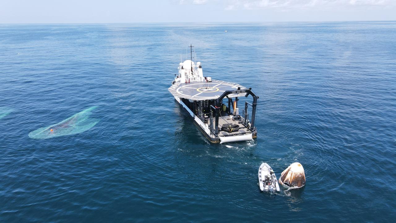 Support teams arrive at the SpaceX Crew Dragon spacecraft, with NASA astronauts Robert Behnken and Douglas Hurley onboard, shortly after it splashed down in the Gulf of Mexico off the coast of Pensacola, Florida, on Aug. 2, 2020, for the agency’s SpaceX Demo-2 mission. Behind them is the SpaceX GO Navigator recovery ship, where Crew Dragon was taken for Behnken and Hurley to exit the capsule. The final flight test for SpaceX under NASA’s Commercial Crew Program, Demo-2 will pave the way for the agency to certify the company’s transportation system for regular, crewed flights to the orbiting laboratory.