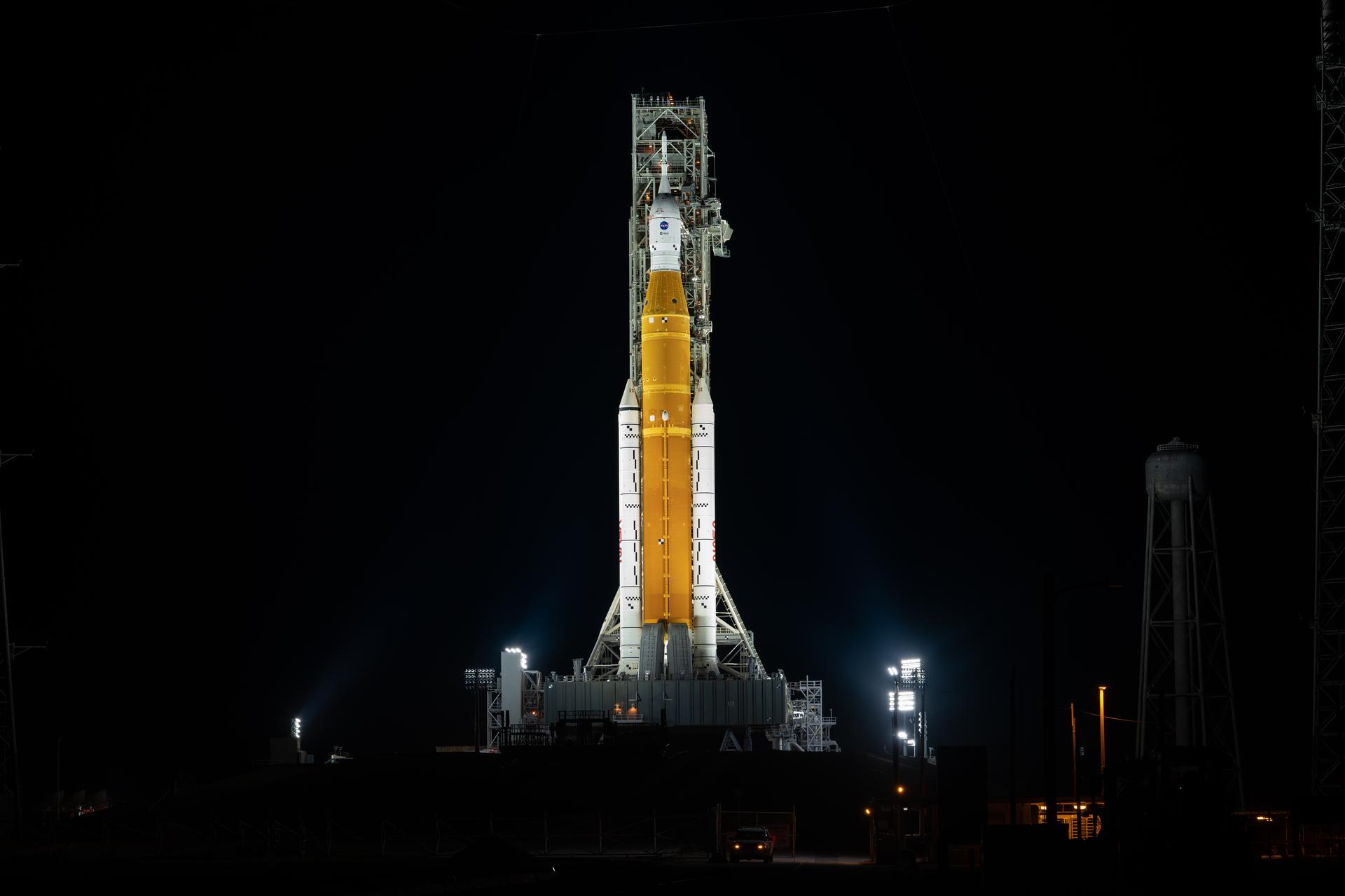 NASA’s Space Launch System (SLS) rocket with the Orion spacecraft atop launches the agency’s Artemis I flight test, Wednesday, Nov. 16 from Launch Complex 39B at NASA’s Kennedy Space Center in Florida. The Moon rocket and spacecraft lifted off at 1:47 a.m. ET. The Artemis I mission is the first integrated test of the agency’s deep space exploration systems: the Space Launch System rocket, Orion spacecraft, and supporting ground systems. The mission is the first in a series of increasingly complex missions to the Moon. With Artemis missions, NASA will land the first woman and first person of color on the Moon, using innovative technologies to explore more of the lunar surface than ever before.