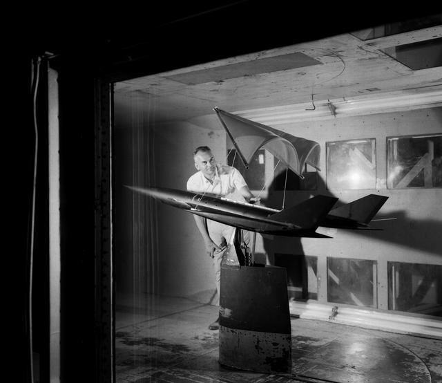 NASA image: Flex-I-Kite flying in 7 x 10 LST (outboard tail model)