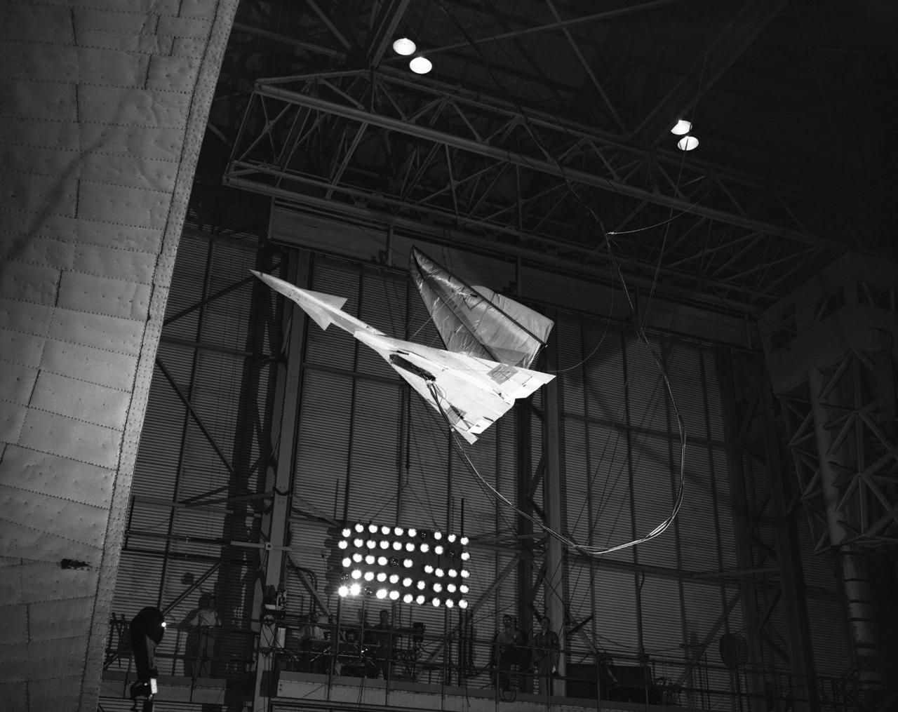 Kite model flying in Full Scale Tunnel (FST) 