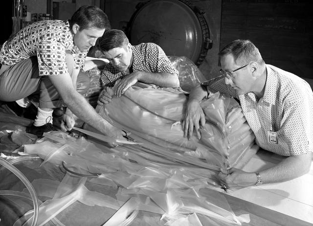 NASA image: 100' Satellite Packaging of Echo