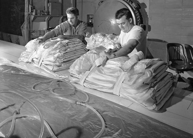 NASA image: 100' Satellite Packaging of Echo