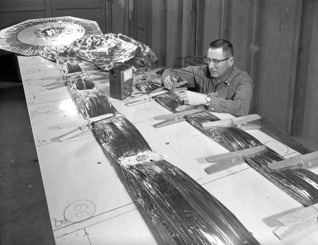 NASA image: 100' Satellite Packaging of Echo