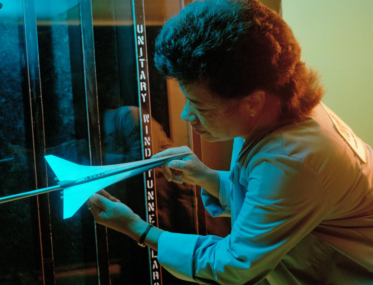 Low-boom Model Mach II in Unitary Tunnel with Christine Darden