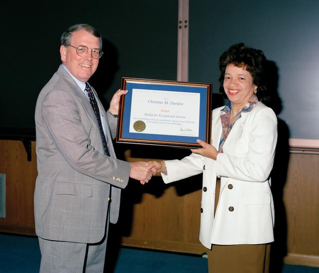 NASA image: Honor Award to Chrisinte Darden 