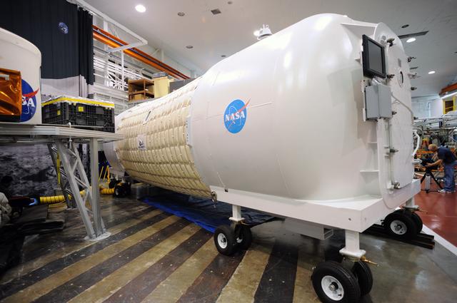 NASA image: Expandable Lunar Habitat (X-Hab)