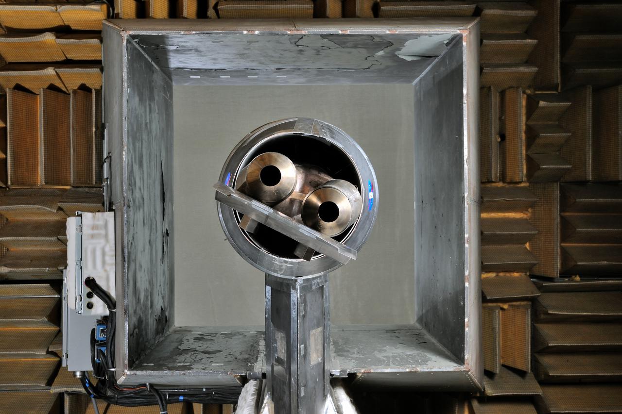 LSAWT\Twin Jet Test with HWB Model\JEDA Measurements  Low Speed Aeroacoustic Wind Tunnel\Twin Jet Model System \Hybrid Wing Model Installed\ Measurement Technique: Jet Directional Array (JEDA)