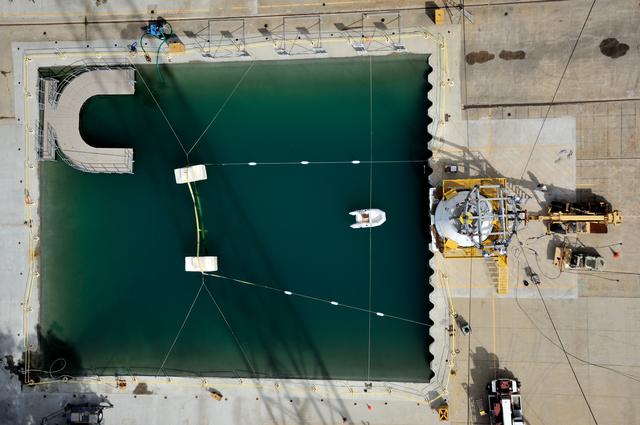NASA image: Orion SPLASH P1 Test 7 Swing Test at NASA Langley Research Cente