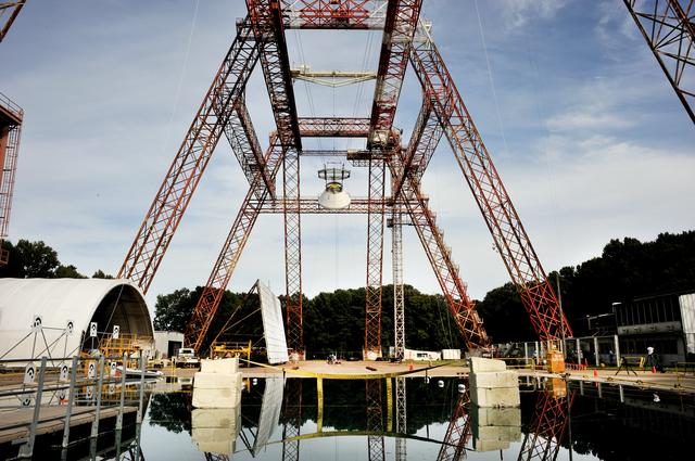 NASA image: Orion SPLASH P1 Test 7 Swing Test at NASA Langley Research Cente