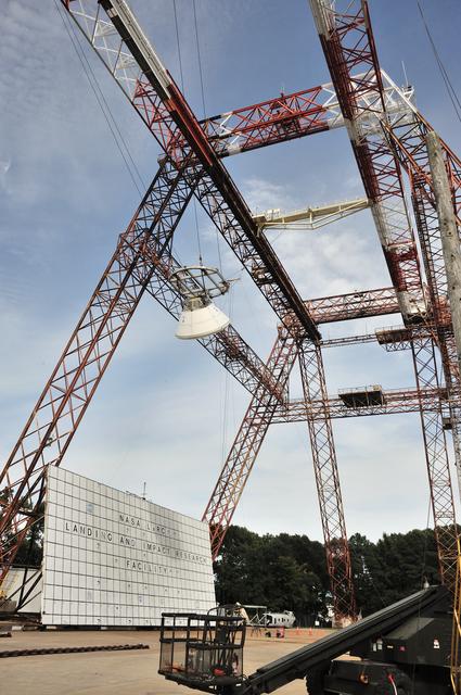 NASA image: Orion SPLASH P1 Test 7 Swing Test at NASA Langley Research Cente
