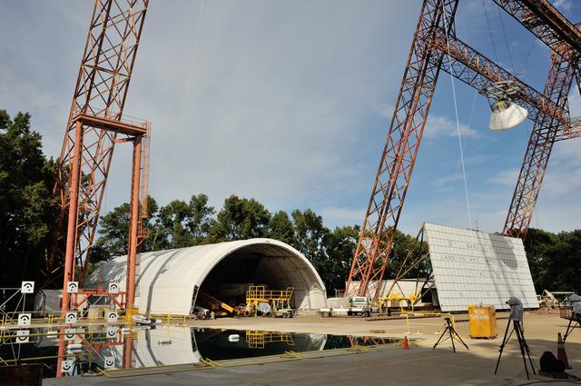 NASA image: Orion SPLASH P1 Test 7 Swing Test at NASA Langley Research Cente
