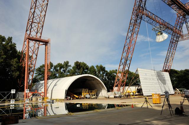 NASA image: Orion SPLASH P1 Test 7 Swing Test at NASA Langley Research Cente