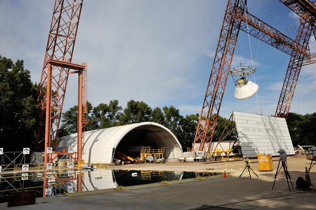 NASA image: Orion SPLASH P1 Test 7 Swing Test at NASA Langley Research Cente