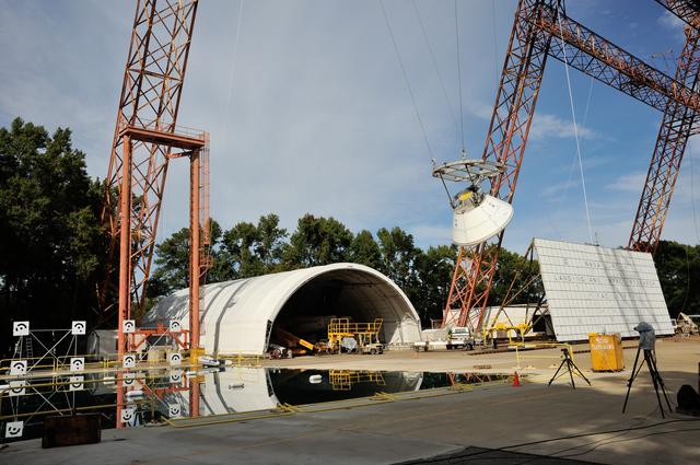 NASA image: Orion SPLASH P1 Test 7 Swing Test at NASA Langley Research Cente