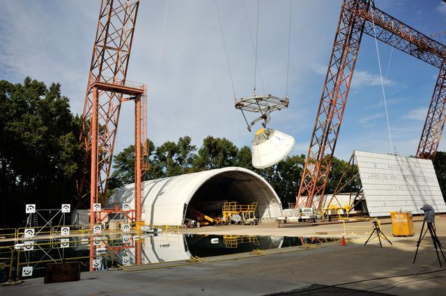 NASA image: Orion SPLASH P1 Test 7 Swing Test at NASA Langley Research Cente