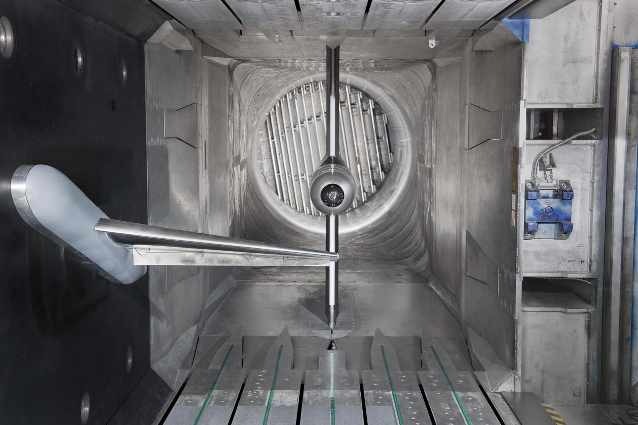 (NTF) National Transonic Facility Test 213-SFW Flow Control II, Fast-MAC Model:  The fundamental Aerodynamics Subsonic Transonic-Modular Active Control (Fast-MAC) Model was tested for the 2nd time in the NTF.  The objectives were to document the effects of Reynolds numbers on circulation control aerodynamics and to develop and open data set for CFD code validation. Image taken in building 1236, National Transonic Facility