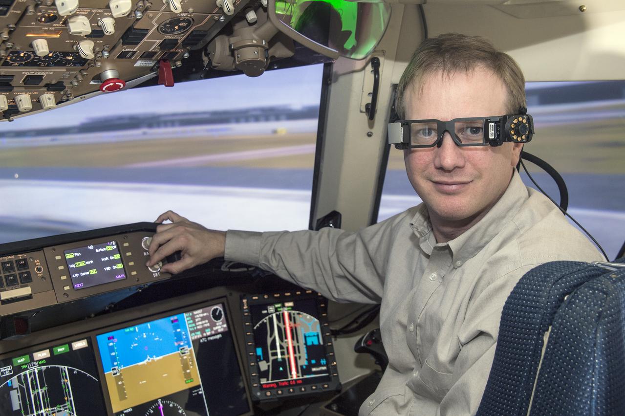 NextSafe-3 Simulator with Cockpit view, Head worn displays